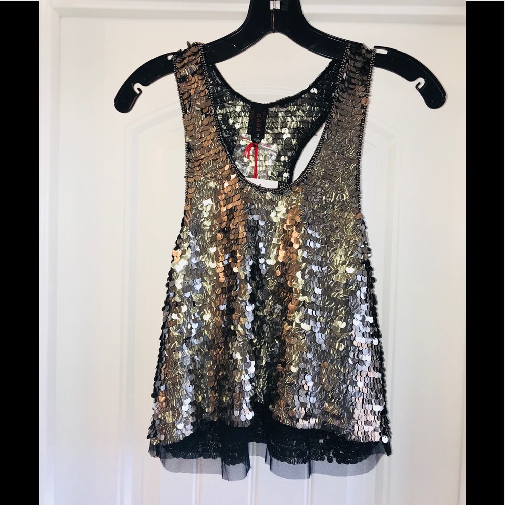 Nordstrom Savvy RAGA Gold sequin top😍